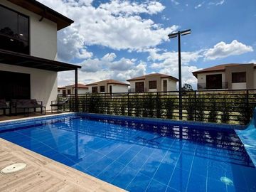 CASA DE 3 HABITACIONES SIN ADOSAR -EN VENTA- PIFO