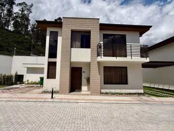 CASA DE 3 HABITACIONES SIN ADOSAR -EN VENTA- PIFO