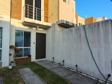 CASA EN VENTA EN PUENTE MORENO, CLUSTER CON ALBERCA, HABITACION PLANTA BAJA