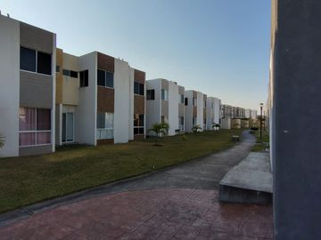 CASA EN VENTA EN PUENTE MORENO, CLUSTER CON ALBERCA, HABITACION PLANTA BAJA