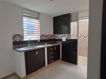 CASA EN CONJUNTO RESIDENCIAL LAS HELICONIAS