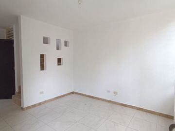 CASA EN CONJUNTO RESIDENCIAL LAS HELICONIAS