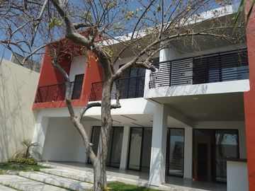 CUERNAVACA BURGOS BUGAMBILIAS CASA EN VENTA CON JARDÍN Y ALBERCA