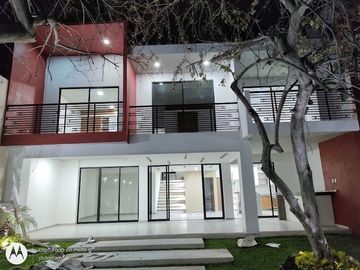 CUERNAVACA BURGOS BUGAMBILIAS CASA EN VENTA CON JARDÍN Y ALBERCA