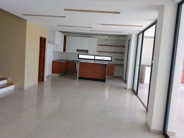 CUERNAVACA BURGOS BUGAMBILIAS CASA EN VENTA CON JARDÍN Y ALBERCA
