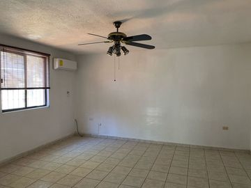 CASA EN VENTA EN FRACCIONAMIENTO ATENAS II