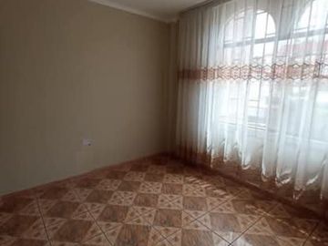 VENTA CASA 2 PISOS EN URB. PRIMAVERA