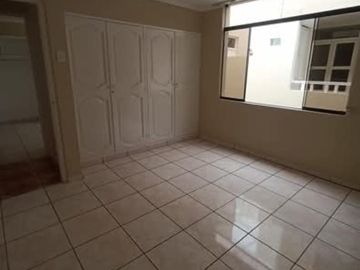 VENTA CASA 2 PISOS EN URB. PRIMAVERA