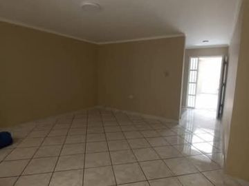 VENTA CASA 2 PISOS EN URB. PRIMAVERA