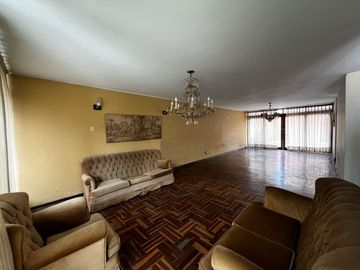 VENTA CASA 2 PISOS EN URB. PRIMAVERA