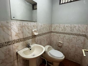 VENTA CASA 2 PISOS EN URB. PRIMAVERA