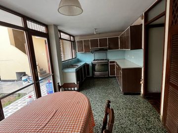 VENTA CASA 2 PISOS EN URB. PRIMAVERA