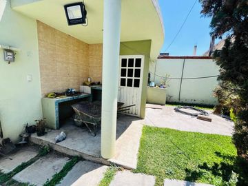 VENTA DE CASA SOLA CON ALBERCA EN OACALCO, YAUTEPEC, MORELOS
