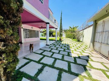 VENTA DE CASA SOLA CON ALBERCA EN OACALCO, YAUTEPEC, MORELOS