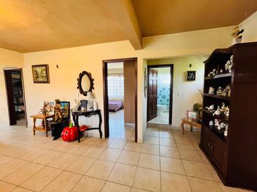 VENTA DE CASA SOLA CON ALBERCA EN OACALCO, YAUTEPEC, MORELOS