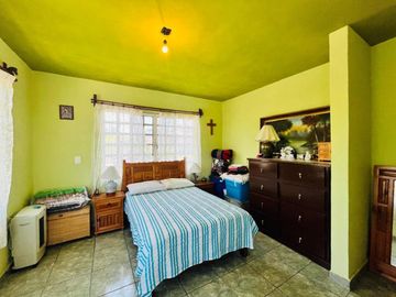 VENTA DE CASA SOLA CON ALBERCA EN OACALCO, YAUTEPEC, MORELOS