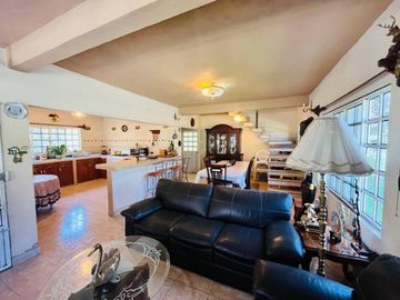 VENTA DE CASA SOLA CON ALBERCA EN OACALCO, YAUTEPEC, MORELOS