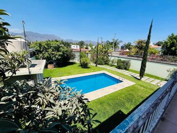 VENTA DE CASA SOLA CON ALBERCA EN OACALCO, YAUTEPEC, MORELOS