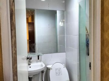 Apartment East Coast Resident Hadap selatan