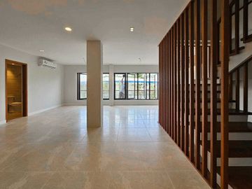 Stylish Modern Home with Elegant Interiors
