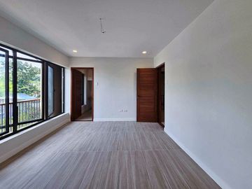 Stylish Modern Home with Elegant Interiors