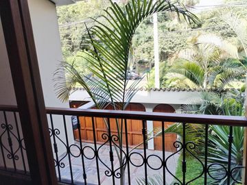 Exclusiva Residencia Frente Al Parque Ecológico Loma Amarilla