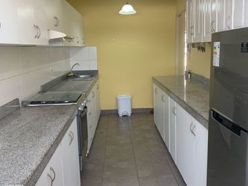SE ALQUILA AMPLIO DEPARTAMENTO DE 130 M2 EXCELENTE UBICACION.