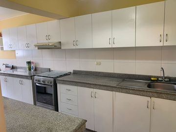 SE ALQUILA AMPLIO DEPARTAMENTO DE 130 M2 EXCELENTE UBICACION.