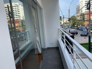 SE ALQUILA AMPLIO DEPARTAMENTO DE 130 M2 EXCELENTE UBICACION.