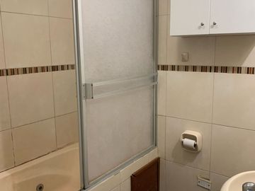 SE ALQUILA AMPLIO DEPARTAMENTO DE 130 M2 EXCELENTE UBICACION.