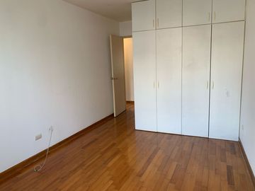SE ALQUILA AMPLIO DEPARTAMENTO DE 130 M2 EXCELENTE UBICACION.