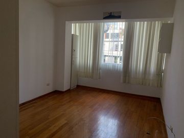 SE ALQUILA AMPLIO DEPARTAMENTO DE 130 M2 EXCELENTE UBICACION.