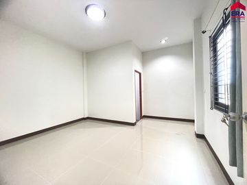 Twin house in a prime location on the Ko Teng - Wat Somwang line