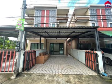 Twin house in a prime location on the Ko Teng - Wat Somwang line