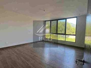CASA EN VENTA CARRETERA NACIONAL, FRACC. LOS CRISTALES