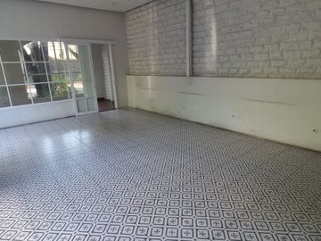 Rumah Bonus Kantor dan Ruang Usaha, 1.5km ke Pondok Labu Raya