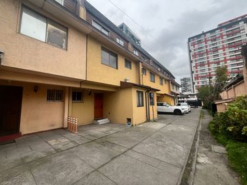 Casa 4 dormitorios, estacionamiento, patio, condominio 9 casas, Martínez de Rozas, Concepción