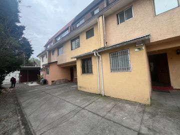 Casa 4 dormitorios, estacionamiento, patio, condominio 9 casas, Martínez de Rozas, Concepción