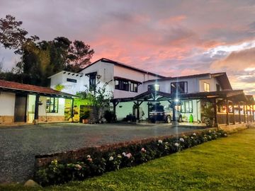 Vendo espectacular casa finca en La Clorinda Borrero Ayerbe