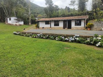 Vendo espectacular casa finca en La Clorinda Borrero Ayerbe