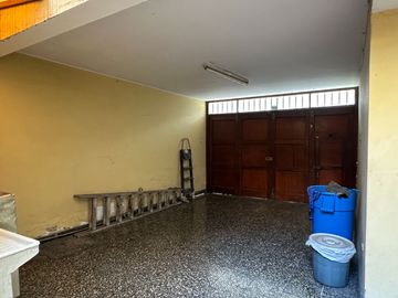 🏠 VENTA DE CASA + DEPARTAMENTO + LOCAL COMERCIAL EN ESQUINA – SURCO