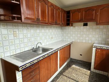 🏠 VENTA DE CASA + DEPARTAMENTO + LOCAL COMERCIAL EN ESQUINA – SURCO