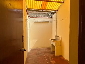 🏠 VENTA DE CASA + DEPARTAMENTO + LOCAL COMERCIAL EN ESQUINA – SURCO
