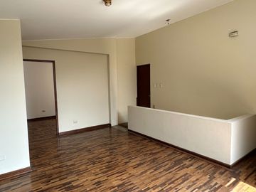 🏠 VENTA DE CASA + DEPARTAMENTO + LOCAL COMERCIAL EN ESQUINA – SURCO