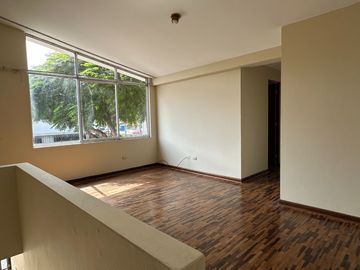 🏠 VENTA DE CASA + DEPARTAMENTO + LOCAL COMERCIAL EN ESQUINA – SURCO