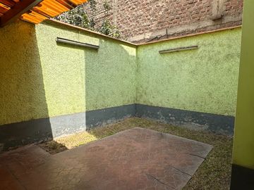 🏠 VENTA DE CASA + DEPARTAMENTO + LOCAL COMERCIAL EN ESQUINA – SURCO