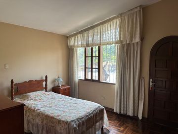 🏠 VENTA DE CASA + DEPARTAMENTO + LOCAL COMERCIAL EN ESQUINA – SURCO