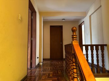 🏠 VENTA DE CASA + DEPARTAMENTO + LOCAL COMERCIAL EN ESQUINA – SURCO