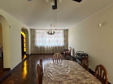 🏠 VENTA DE CASA + DEPARTAMENTO + LOCAL COMERCIAL EN ESQUINA – SURCO
