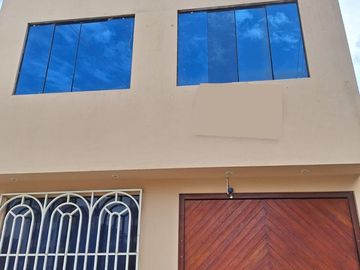 Se Vende Casa Frente A Parque En Carabayllo.